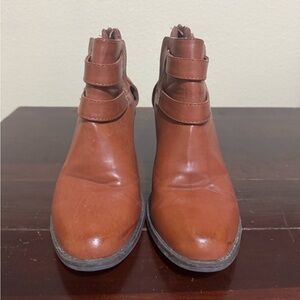 Women's JustFab Zevin Cognac Brown Cutout Block Heel Ankle Boots Size 9